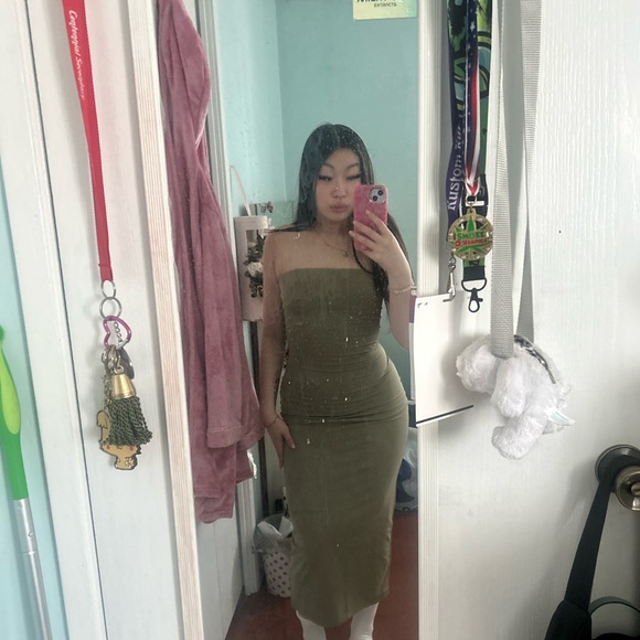 Aritzia Dresses & Skirts - Strapless Olive Green Bodycon Midi Dress